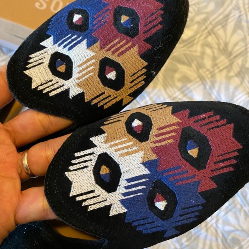 Embroidered Venetian leather loafers